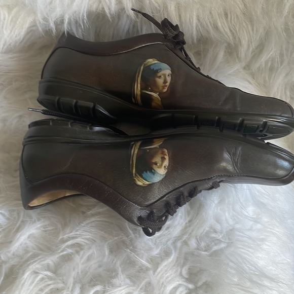 Shoes - Picture 9 of 9